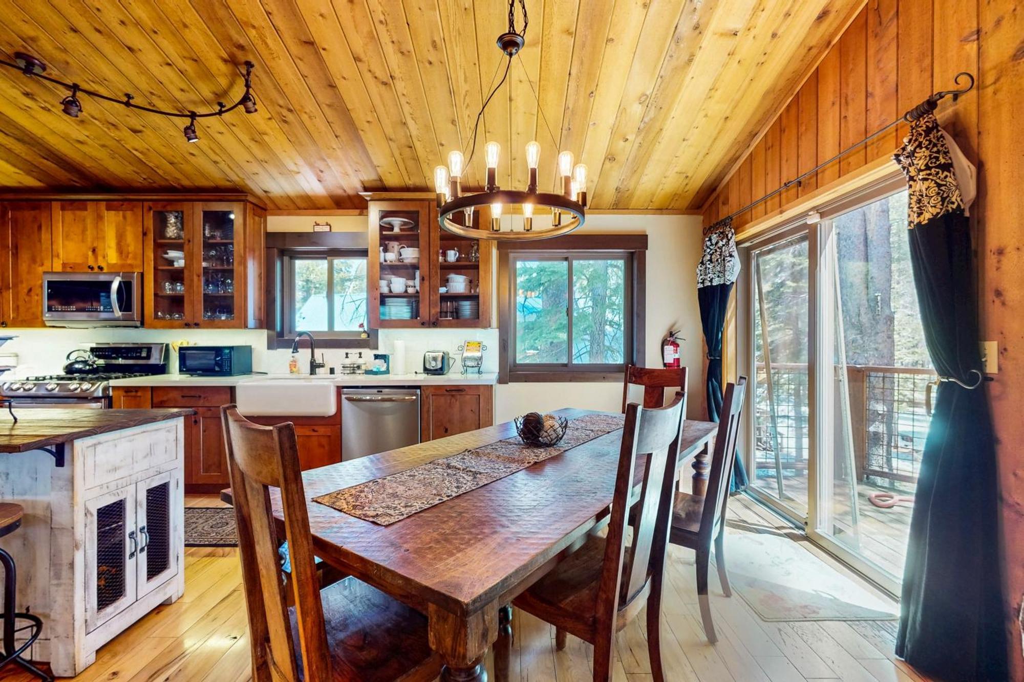 Tastefully-Updated, Classic Tahoe Family Home Truckee Exterior foto